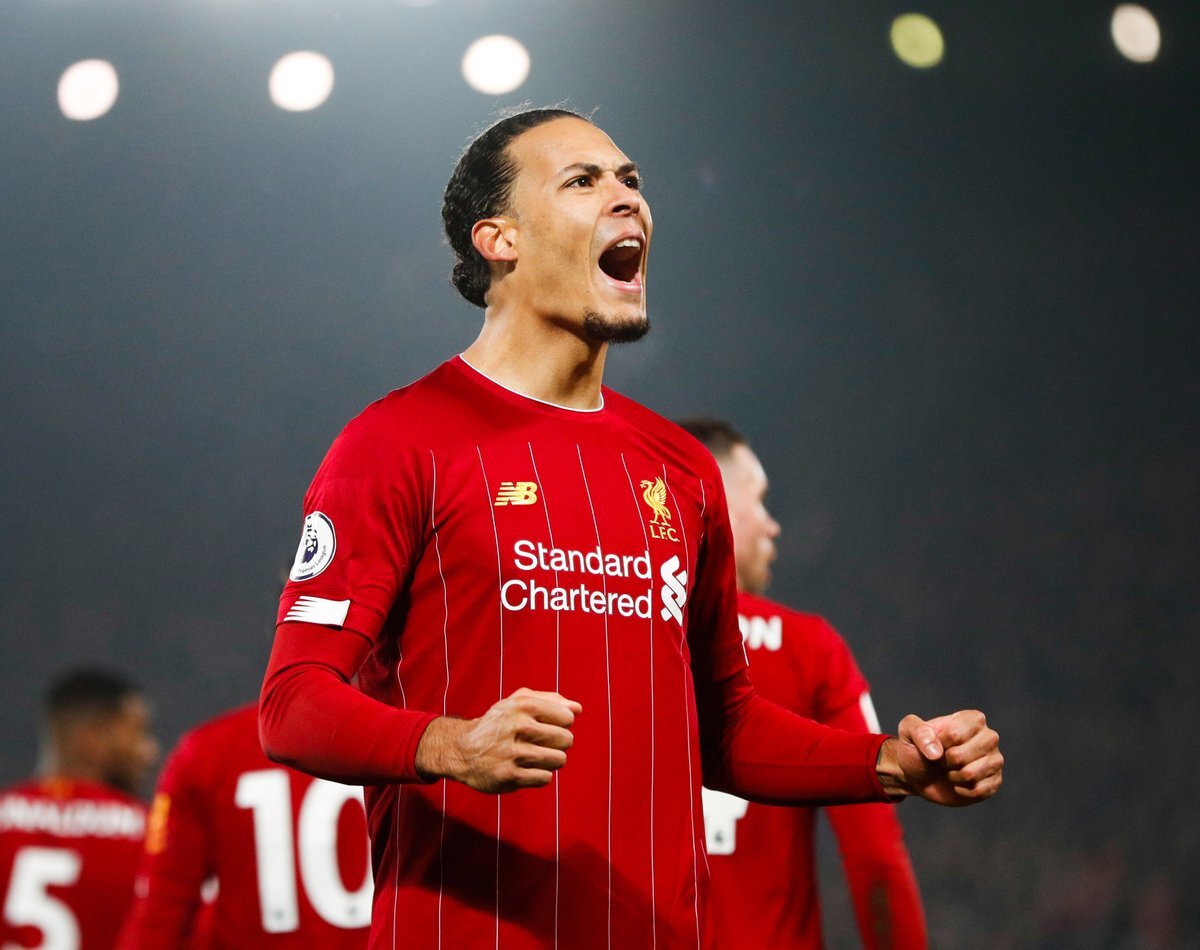 Центральный защитник Вирджил ван Дейк (Ливерпуль)