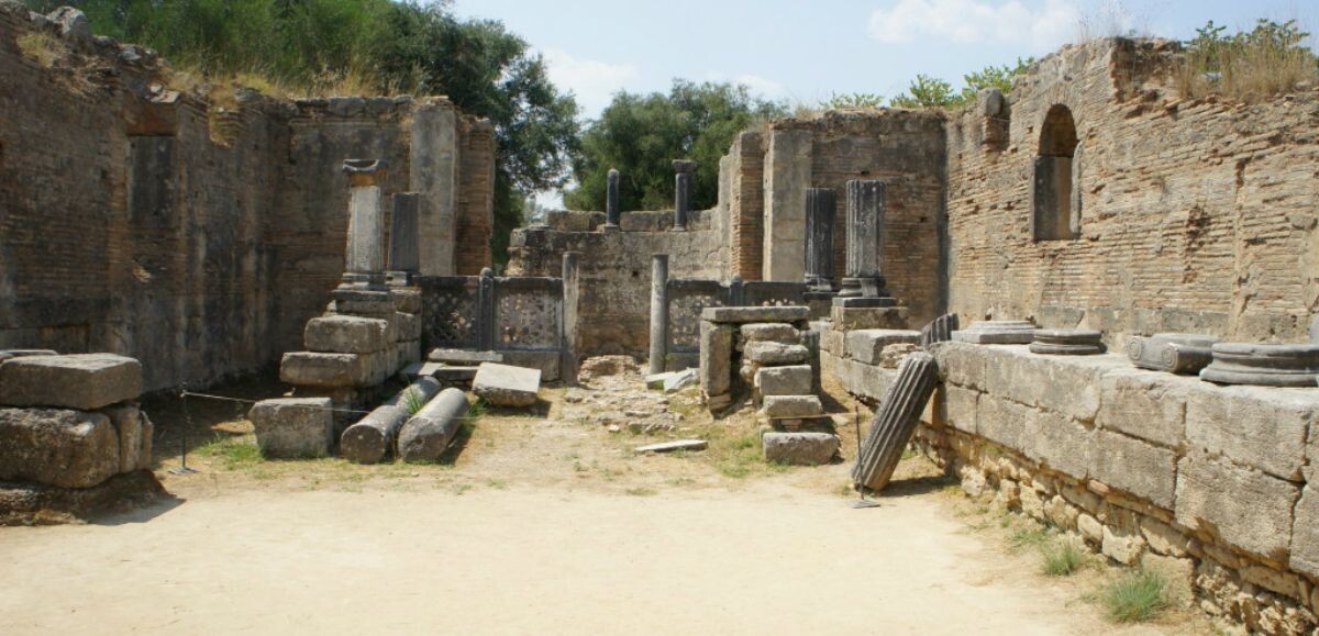 Фото взято с сайта: https://www.picturesque-peloponnese.com/ 