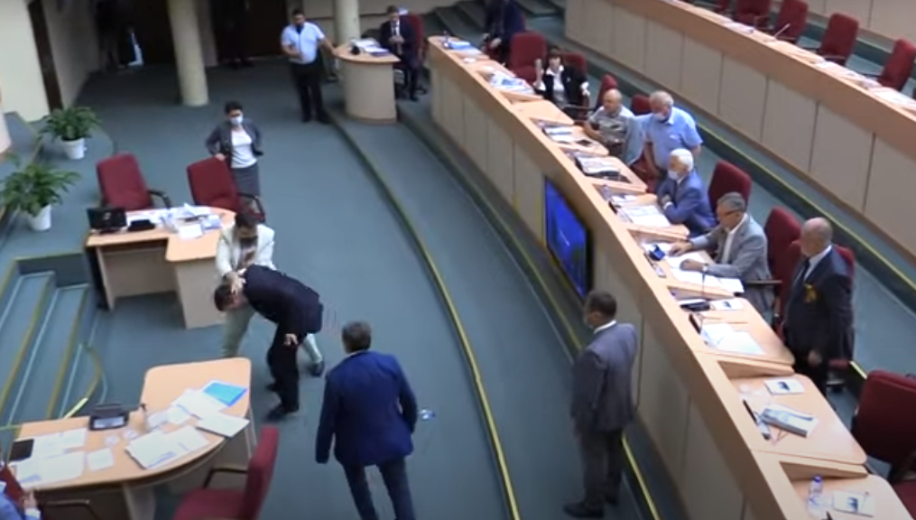 Драка в Саратовской думе