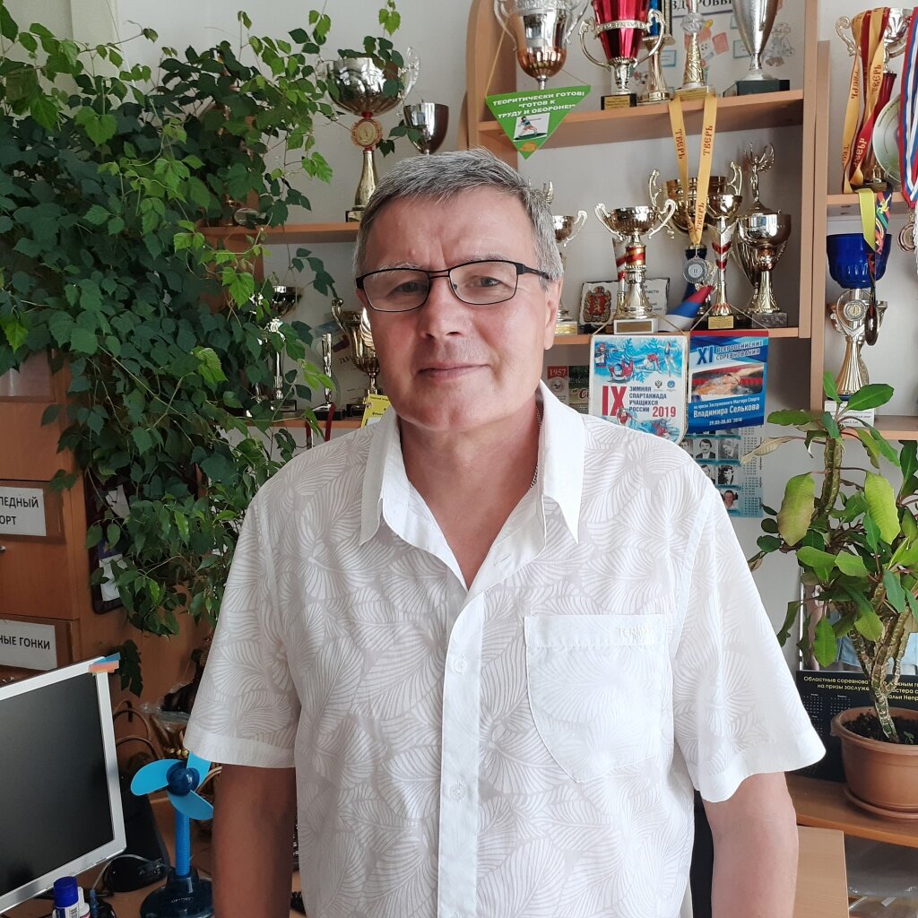 Юрий Петров