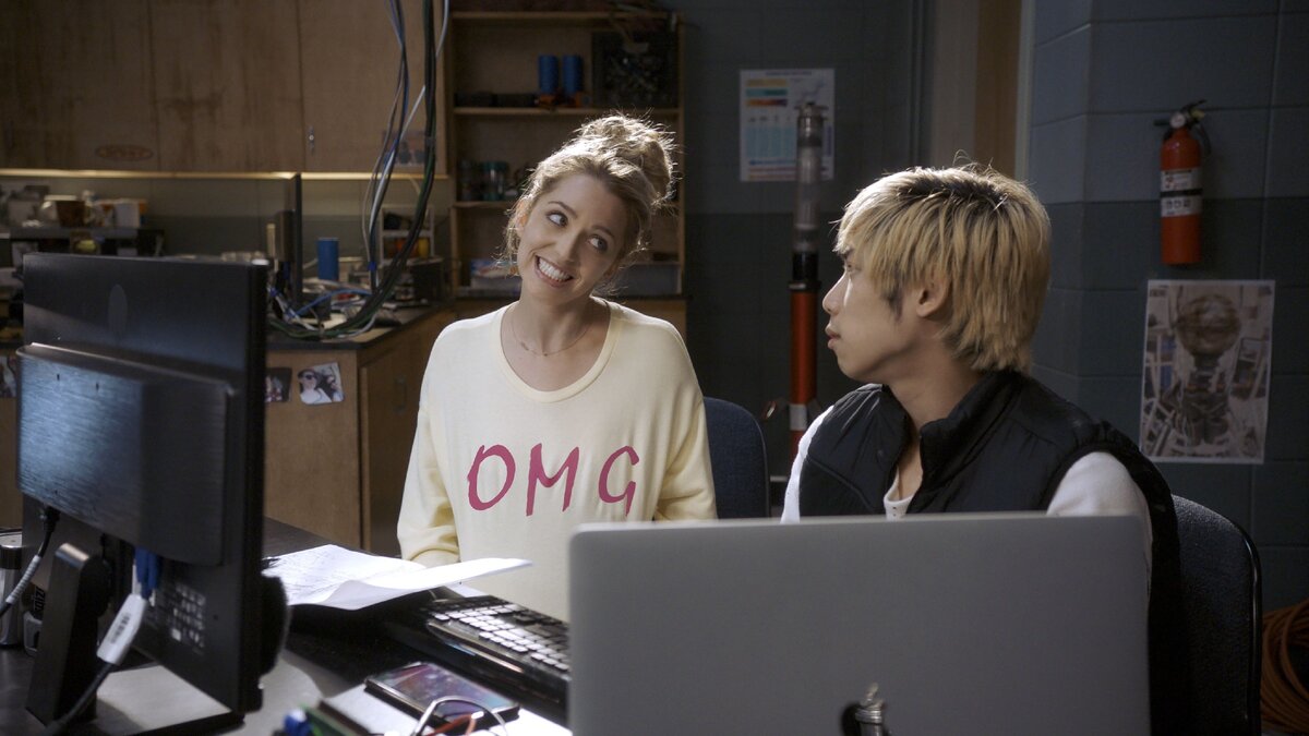 Продолжение фильма ужасов 2017 года о студентке Триш, которая изменилась к лучшему, пережив череду собственных смертей. Ее затянула петля времени, в которой раз за разом повторяется смертельный кошмар, а новый день никак не наступает. Пришло время выяснить причины этого феномена.
