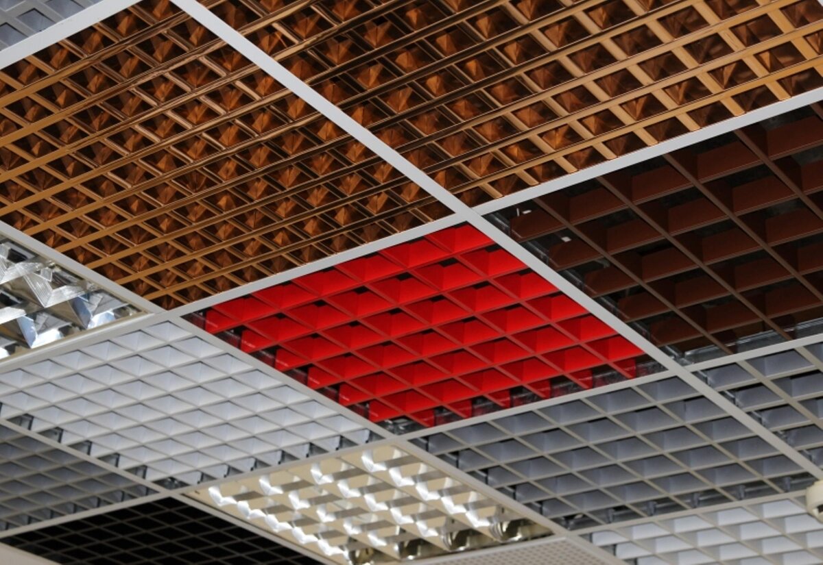 Растровые или кассетные потолки. Фото использовано в качестве иллюстрации. Источник "Яндекс.Картинки"