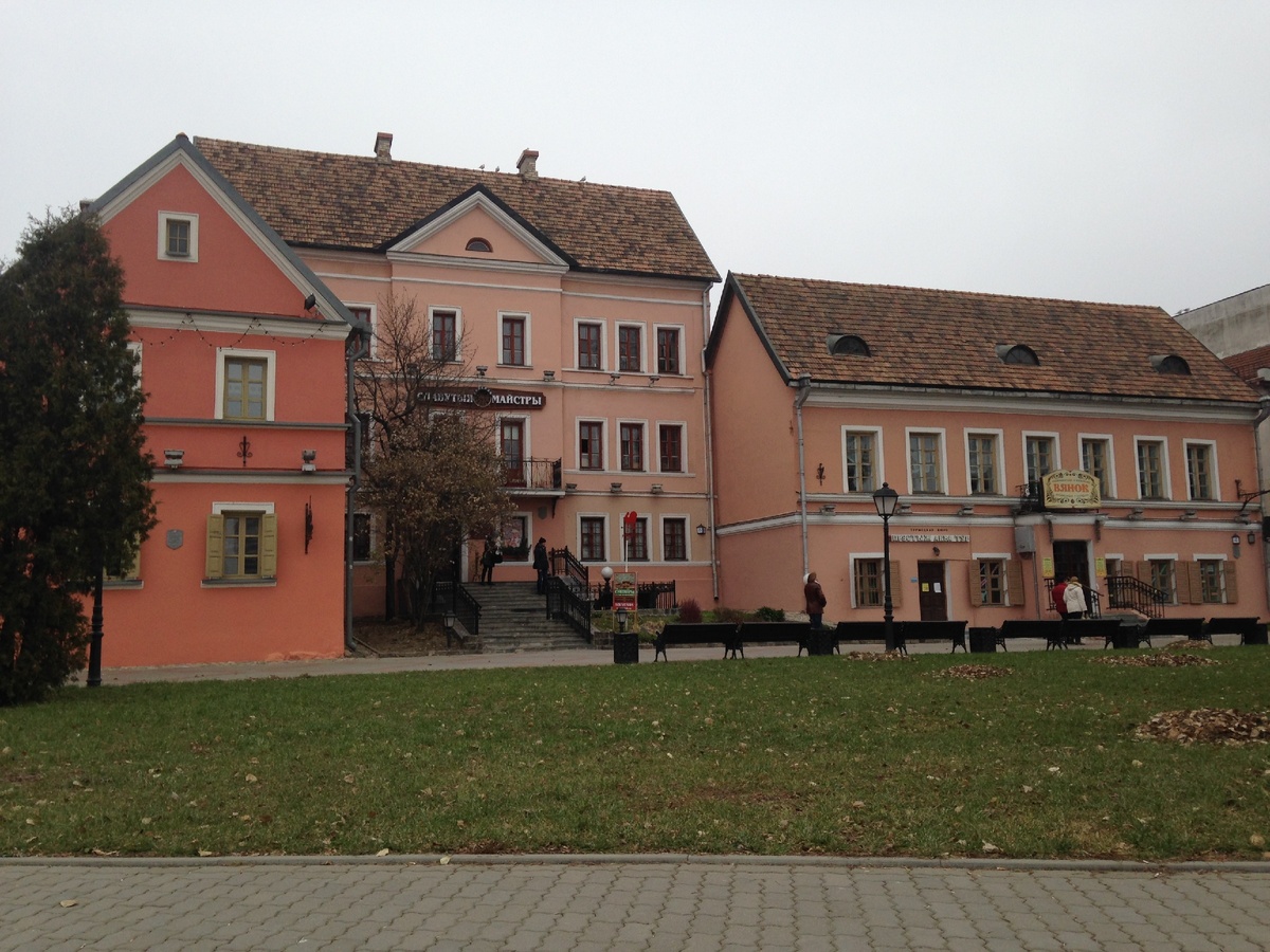 Троицкое предместье - один из исторических кварталов Минска, восстановленный на фундаментах 19-го века.