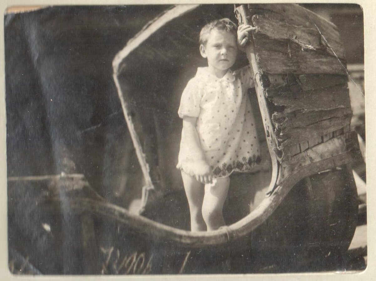 А тут маме всего пять и это фото сделано в 1933 году...