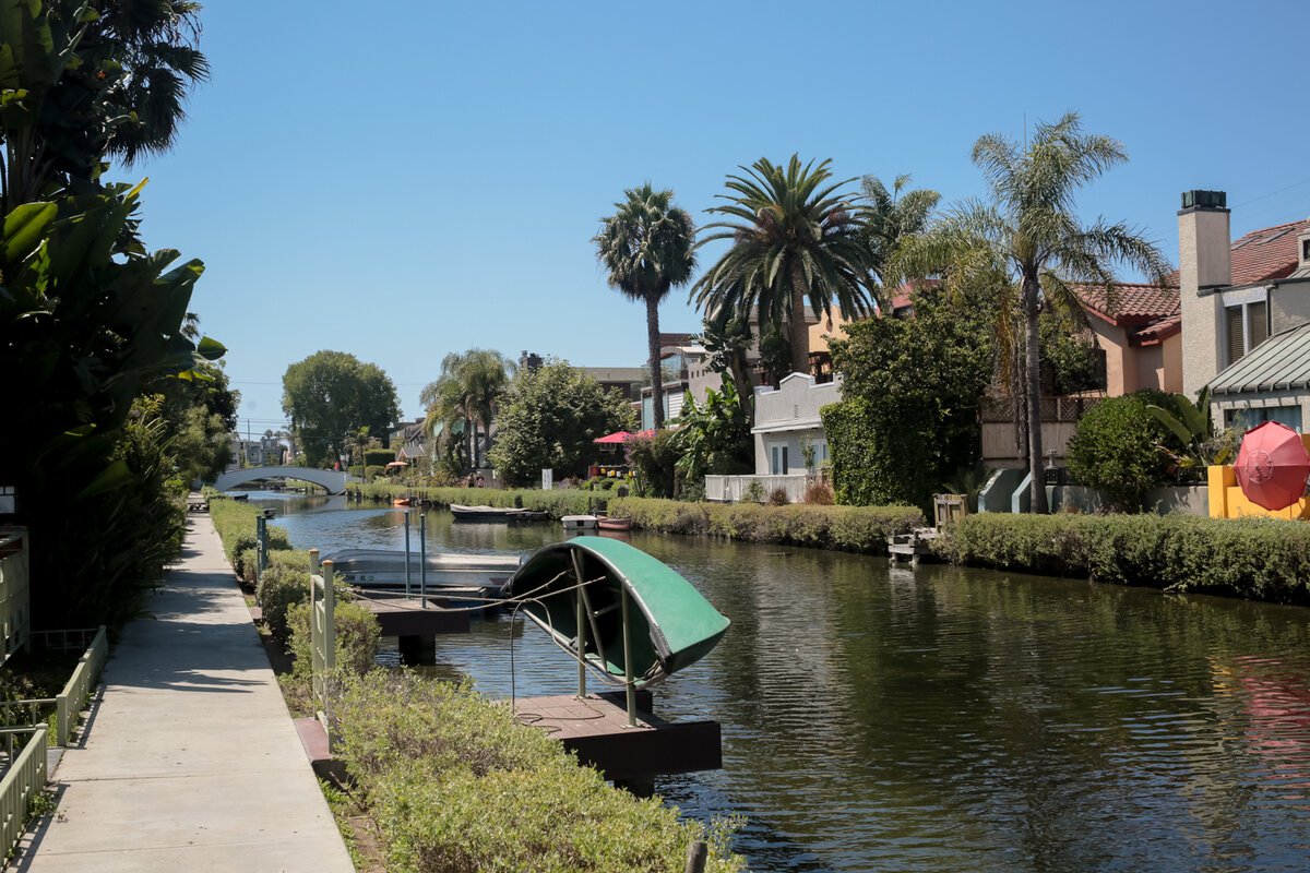 Лодка на причале