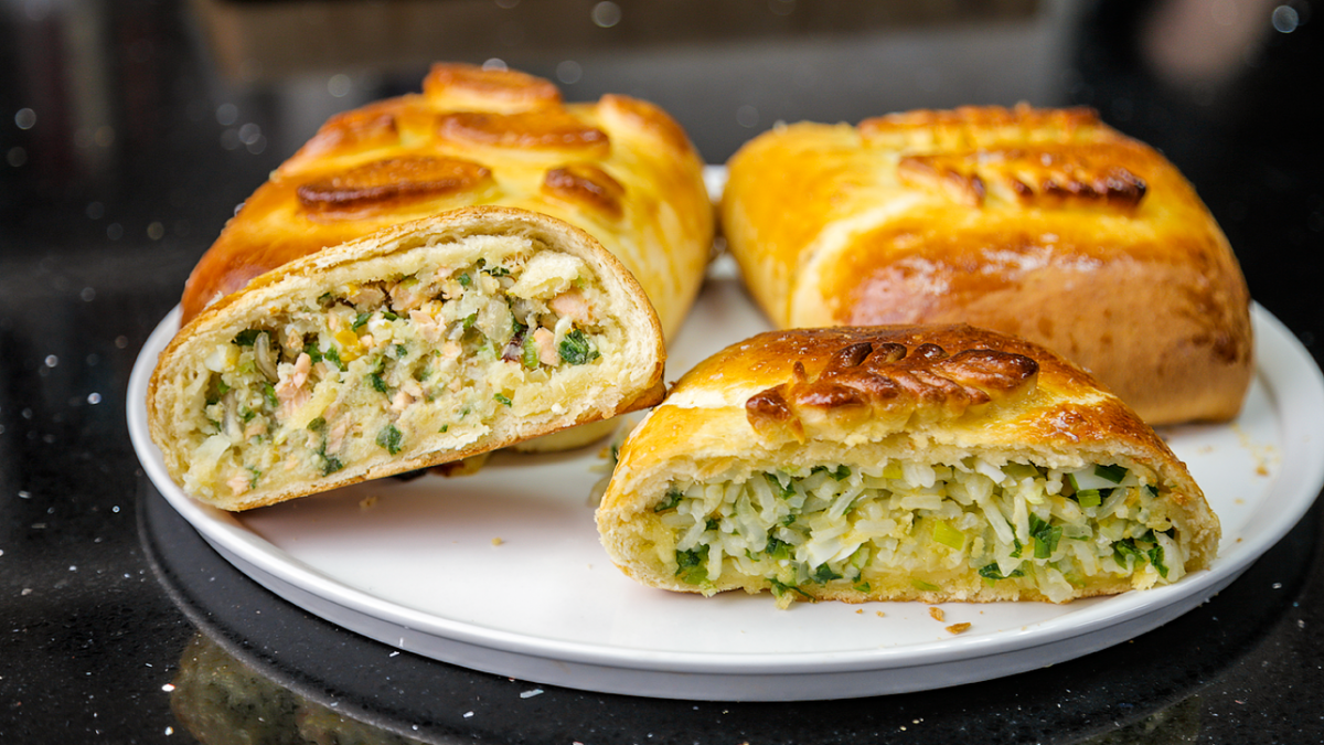 Кулебяка с рыбой и рисом