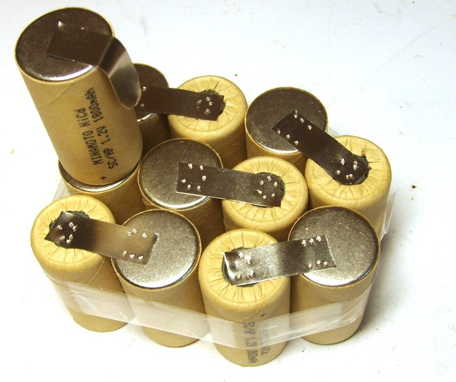 Банки АКБ шуруповерта в сборке