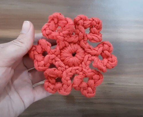 Снежинка из трикотажной пряжи, фото @anna_gri_handmade