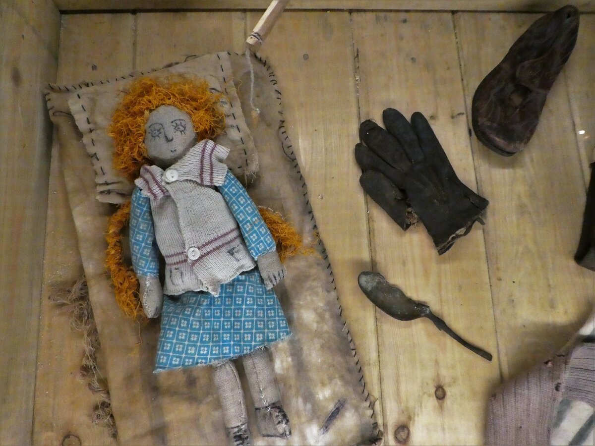 Кукла, изготовленная в концентрационном лагере