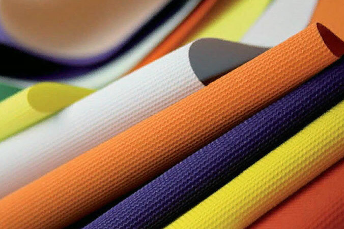 Внешний вид тканевого материала для потолка.