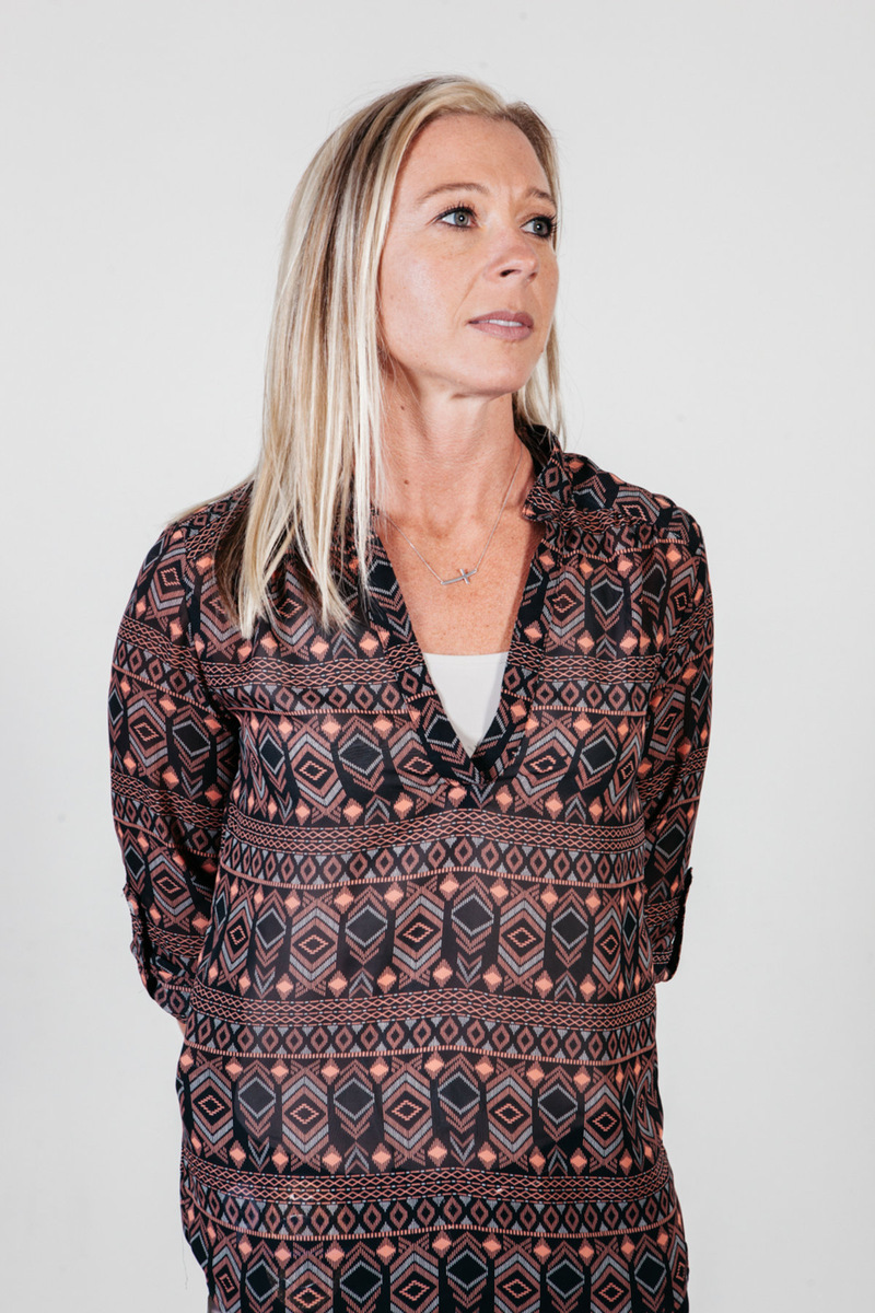 DET. СТЕЙСИ ГЭЛБРЕЙТ Гэлбрейт был ведущим детективом по делу об изнасиловании в Голдене, штат Колорадо. Она внимательно слушала свою жертву.