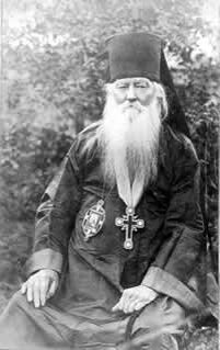 Епископ Никита (в миру Прибытков Николай Григорьевич) родился на Алтае в селе Елбанки Бийского уезда 6 декабря 1859 года. Отец его был пономарем. По-видимому, в семье были ещё священники. Так, в справочной книге Томской Епархии за 1911 год значатся три священника Прибытковых: Василий, Семен и Михаил Григорьевичи. Вполне вероятно, что это братья Священномученика Никиты. Там же назван и священник Николай Николаевич Прибытков, 1882 года рождения. Скорее всего, это его сын. В анкете, заполненной в 1932 году в Барнаульской тюрьме со слов епископа Никиты, сказано, что он "вдов, братья и дети все умерли". Возможно, владыка и в самом деле был одинок к началу 30-х годов. Однако не исключено, что он не назвал родных по простой причине – желая спасти их от ареста.