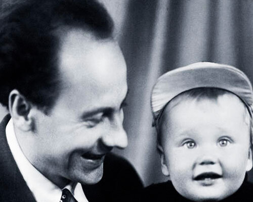 Маленький Андрей с отцом. Фото взято из открытых источников