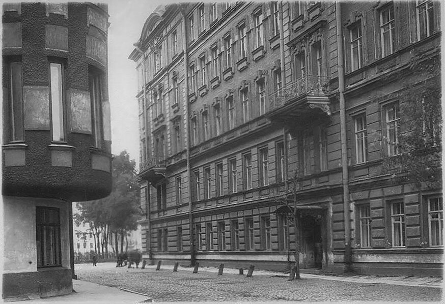 Питер улочки на петроградке. Петроградская сторона большая пушкарская улица. Петроградская улица санкт-петербург. Санкт петербург зверинская. Съезжинская улица санкт-петербург.