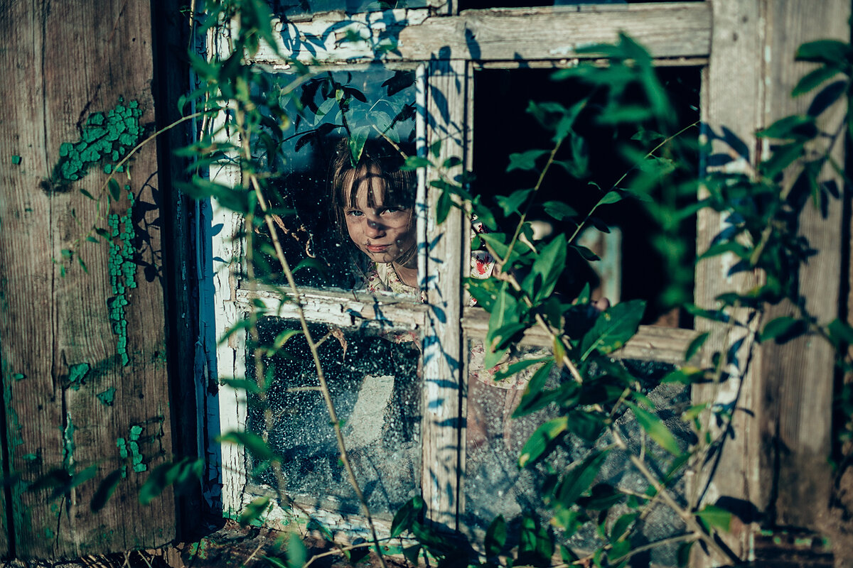 Когда ты маленький - родители транслируют свое виденье мира и отношение к нему