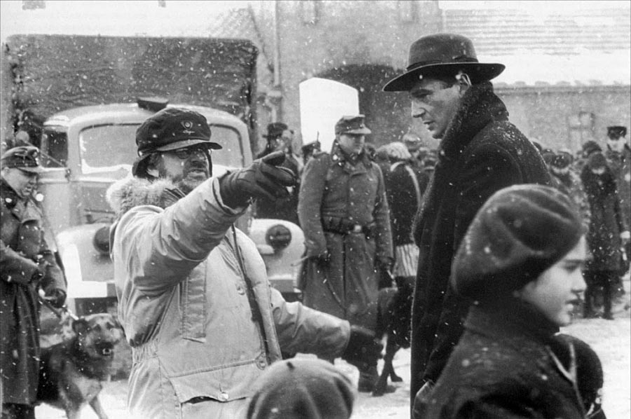 Стивен Спилберг и Лиам Нисон на съёмках фильма «Список Шиндлера».