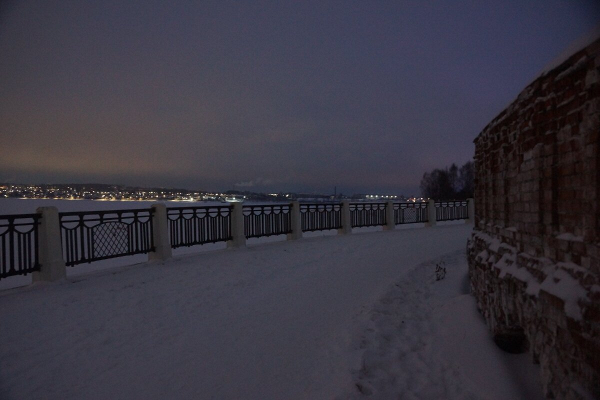 У стен Свято-Троицкого Ипатьевского монастыря