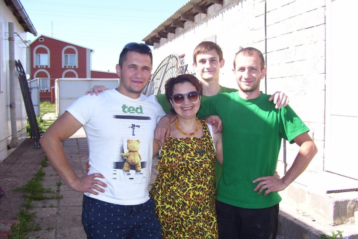 С сыновьями
