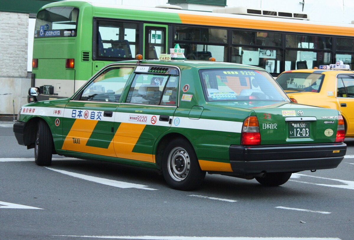 Тойота Crown такси в Токио 2021