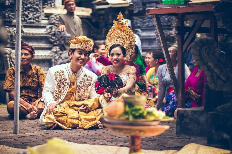 Фото с https://www.dreamstime.com/photos-images/bali-wedding.html