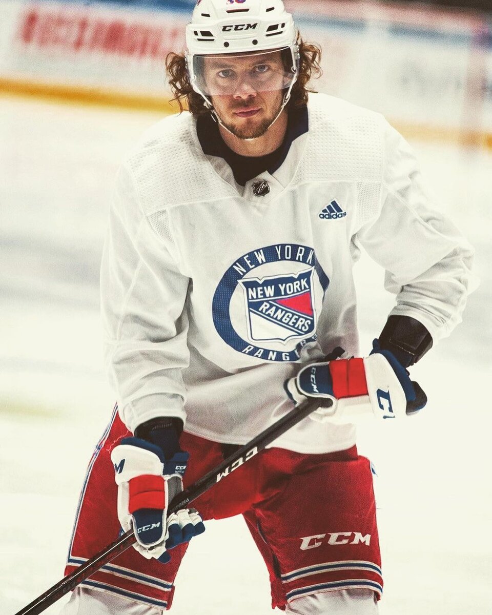 instagram / artemiypanarin