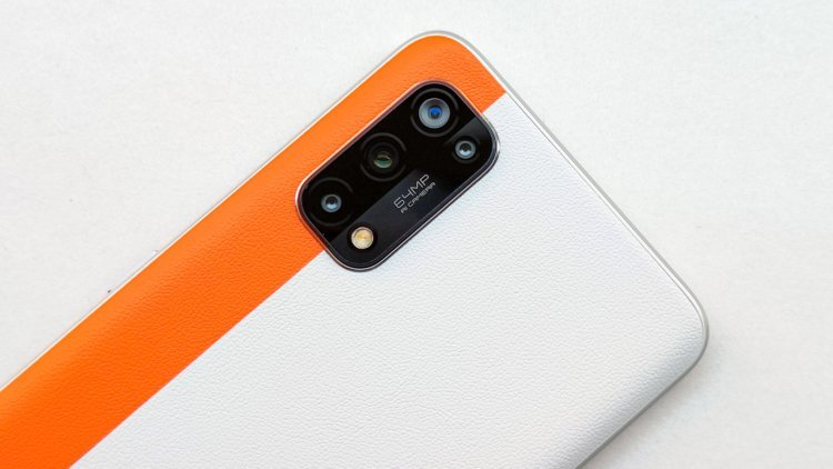 Realme 7 Pro SE — это один из немногих смартфонов с задником из кожи
