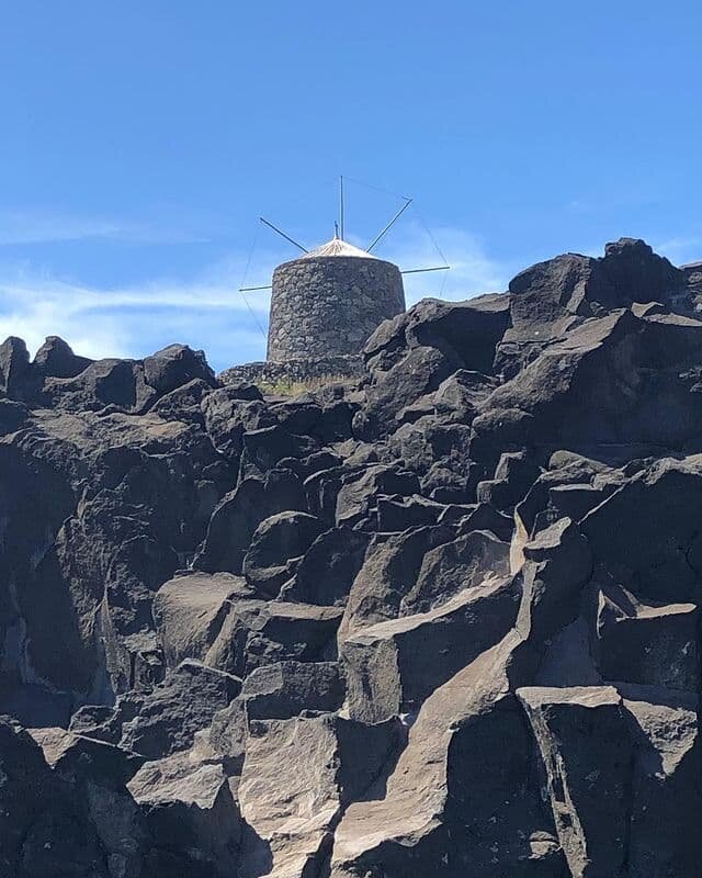 Мельница на о. Корву.  ©Carl LaPietra /Instagram.com