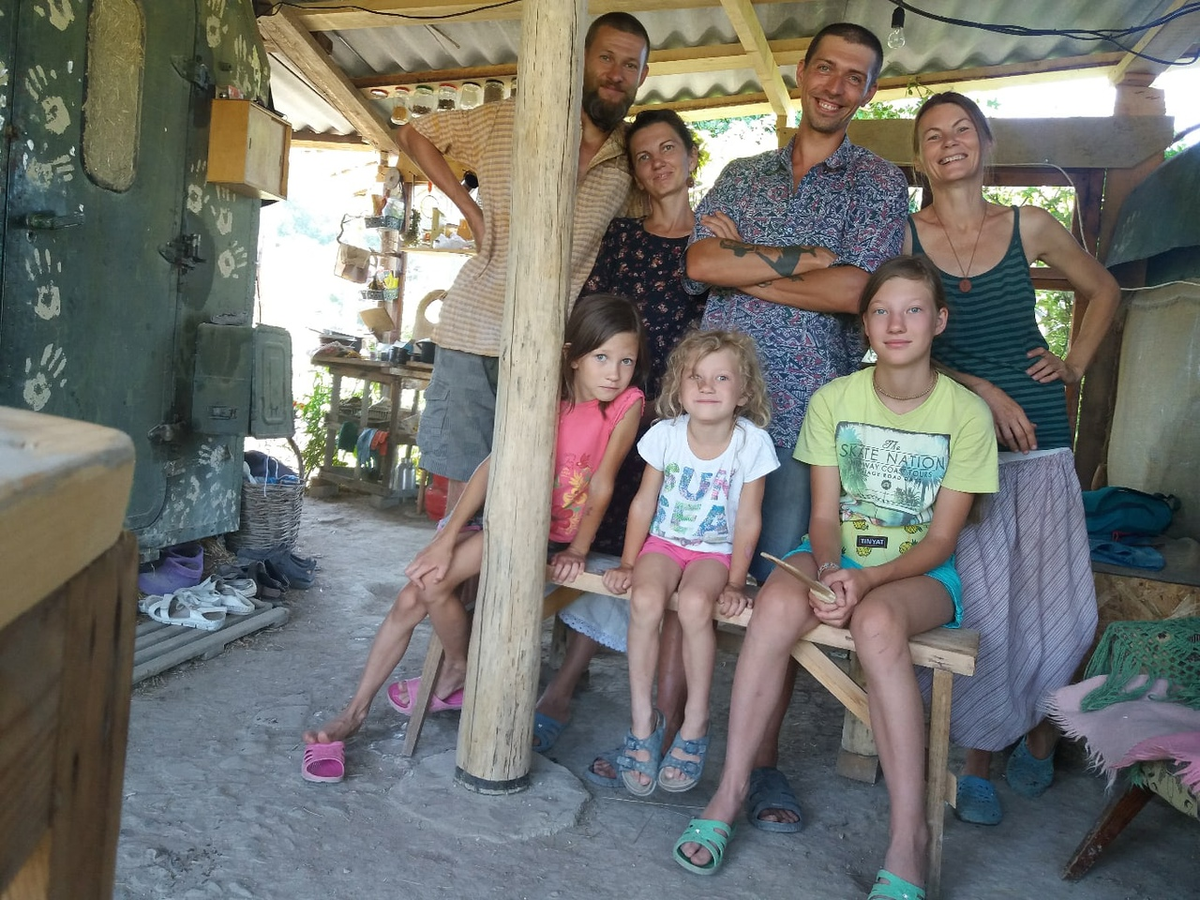 Гости прошлого года. Рядом со мной - Феликс, мой помощник в течении 6 месяцев. 