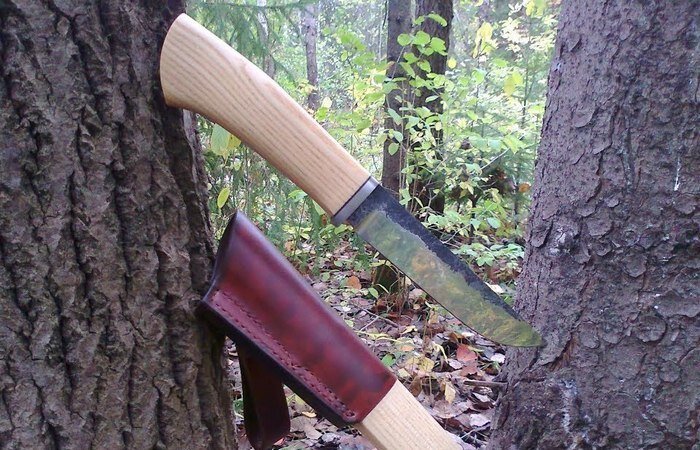 У каждого человека, особенно у мужчины, должен быть в хозяйстве добротный проверенный нож, который не подведет в самый ответственный момент и позволит справиться с разнообразными задачами. Отправляться в поход на природу без хорошего ножа и вовсе противопоказано. Существует в этом отношении всего одна фундаментальная проблема: правильный нож еще нужно уметь выбрать. Сделать это может быть непросто, особенно при оценке всего того многообразия, что есть сегодня на рынке.