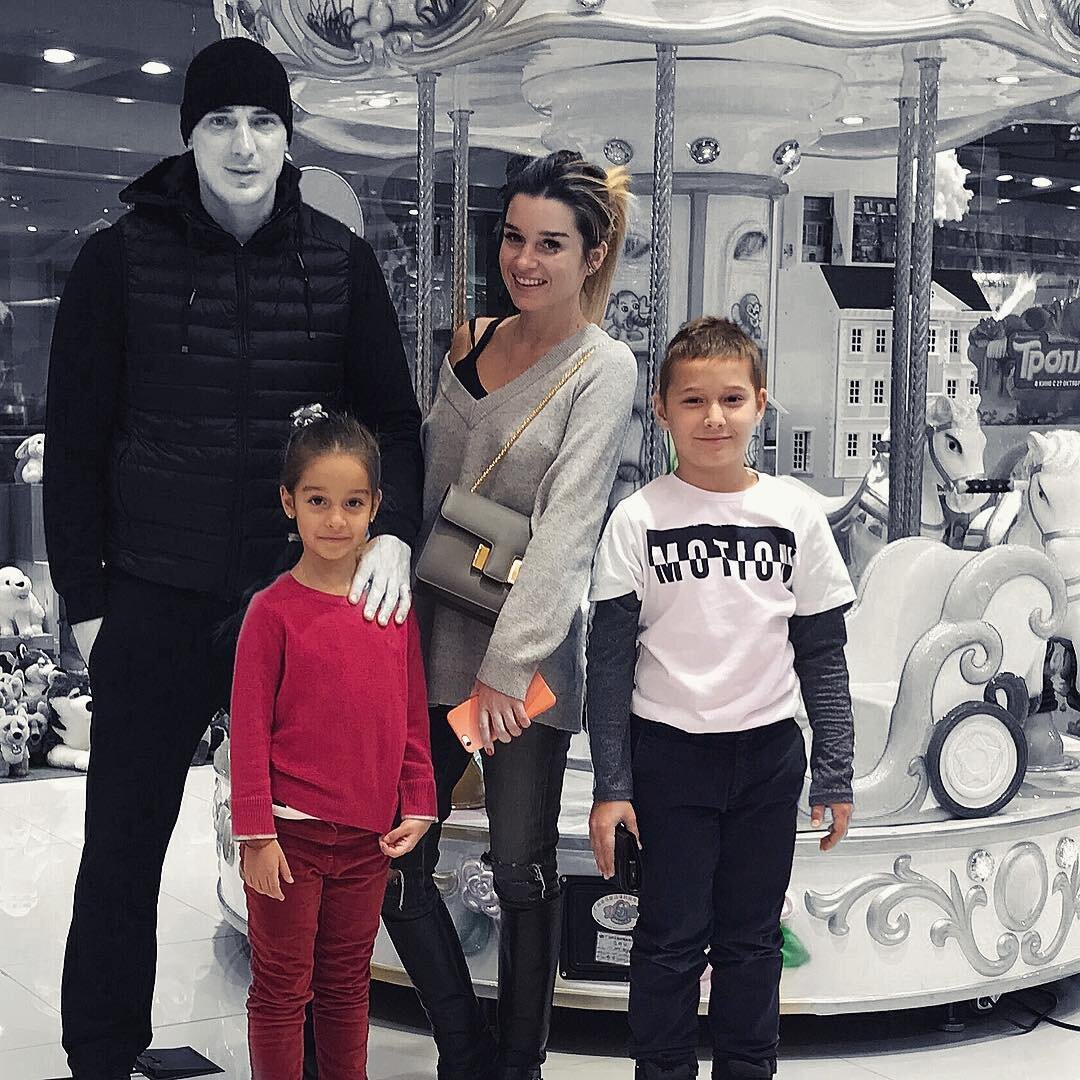 Сын курбана омарова омар. Омар курбанов сын. Омар омаров сын курбана. Омар курбанов сын. Сын курбана омарова стрижка.