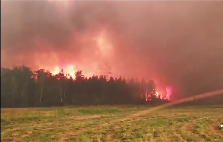  В Якутию прибыла военная техника, почти 8 миллионов квадратных километров леса уже сгорело, пожары продолжаются около 3 месяцев, дым дошёл уже  до Канады, так же задымление в Норильске и дальше на...-2
