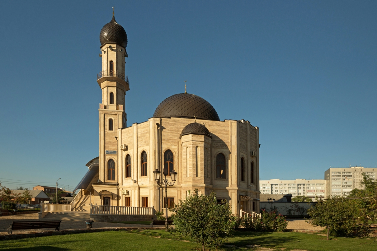 Мечеть имени шейха Дени Арсанова. Мечеть имени шейха Дени Арсанова в Грозном. Дени Арсанова 19 Грозный. Поселок Дени-шейха Арсанова парк.