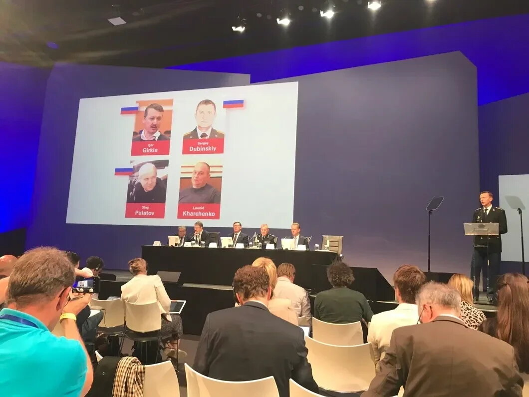 2019 год. На пресс-конференции Международной следственной группы (JIT) в Ньювегейне, Нидерланды, журналистам показали портреты обвиняемых: Гиркин-Стрелков, Дубинский, Пулатов, Харченко. Фото: Павел Каныгин