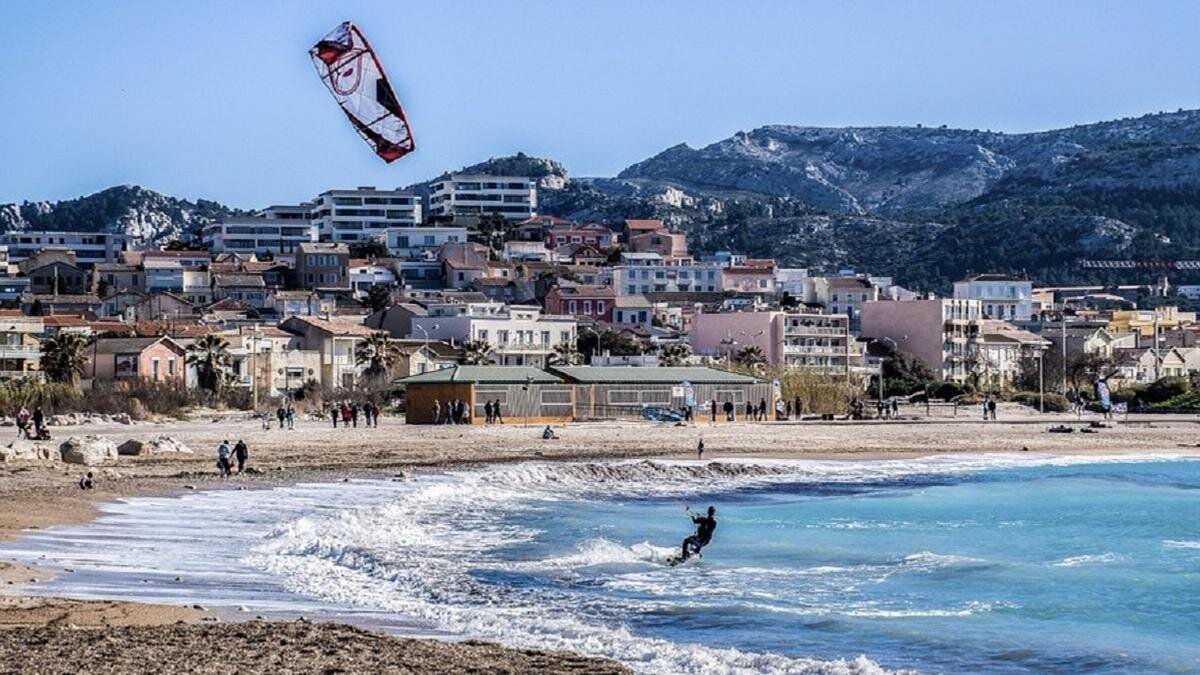    Пляж у моря с людьми:pixabay.com