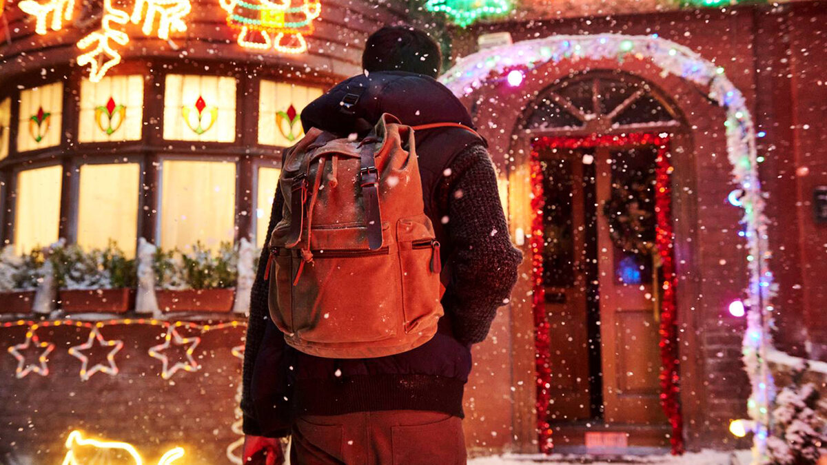 Незатейливый рождественский ромком о парочке влюбленных, которые нечаянно поменялись Рождеством. 