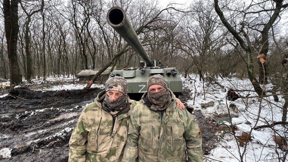     Понятно, что сейчас снизилась активность тяжелой техники. Потому что распутица превратила поля в непроходимую муляку, а по асфальту гонять танки – это гробить дороги. Александр КОЦ