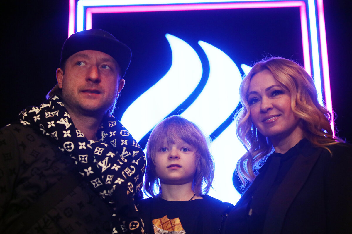 Евгений Плющенко, Яна Рудковская и Александр «Гном Гномыч» Плющенко. Фото Дарья Исаева, «СЭ» 