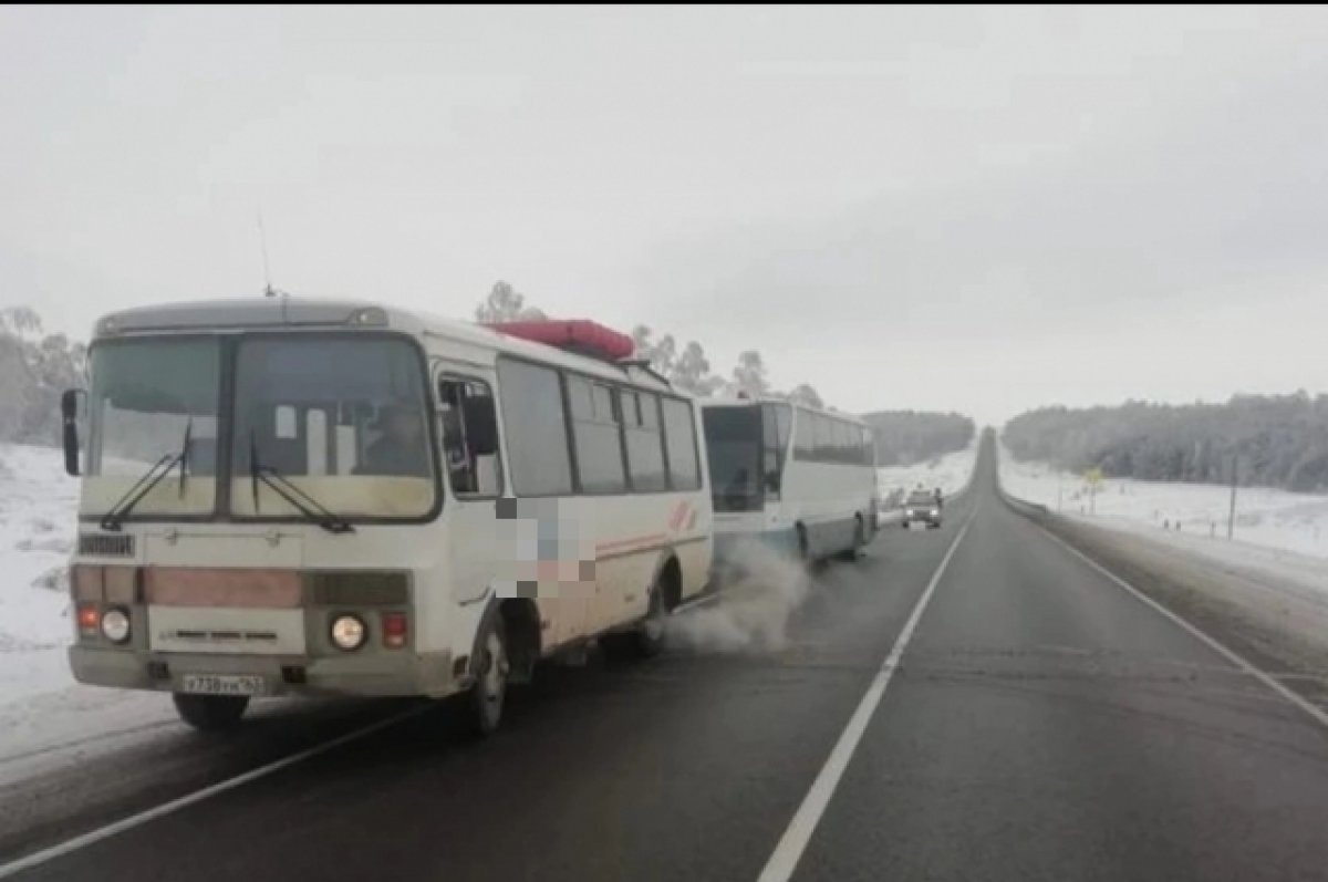    На трассе под Оренбургом загорелся автобус с туристами из Самары