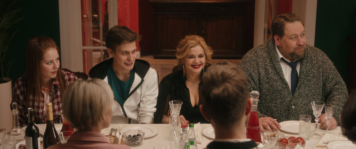 кадр отсюда https://ru.kinorium.com/10120688/gallery/screenshot/