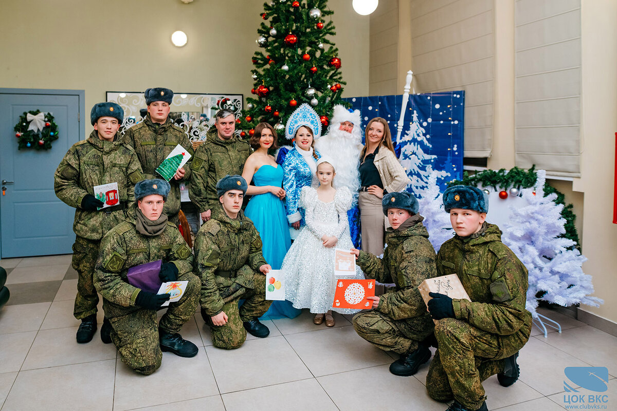 Творческая группа ЦОК ВКС поздравила военнослужащих ВКС и членов их семей с Новым годом и Рождеством