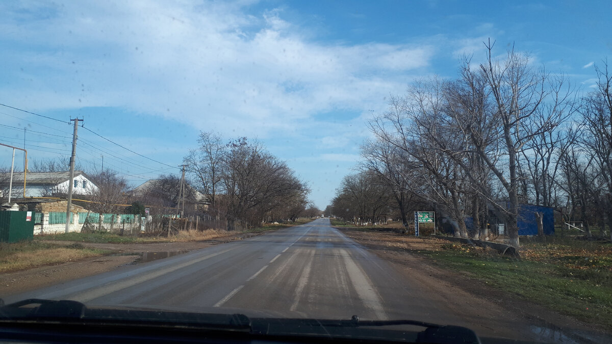 Обычное крымское село поздней осенью.