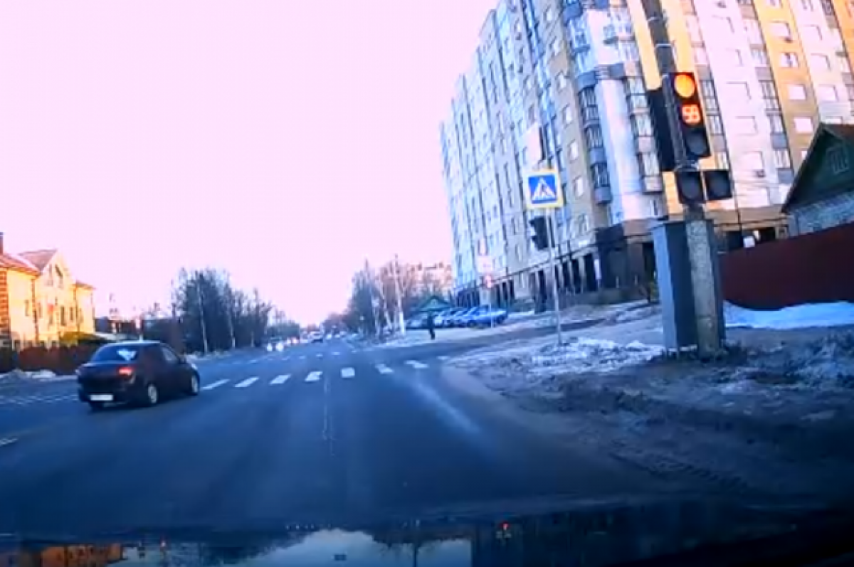    В Твери автомобиль выехал на «встречку» и проигнорировал светофор