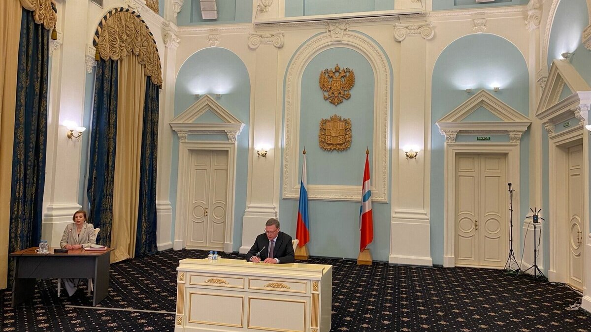     Губернатор заявил, что в 2023 году в бюджете Омской области на помощь городу в Луганской народной республике не заложено «ни копейки»: на эти цели идут личные средства.