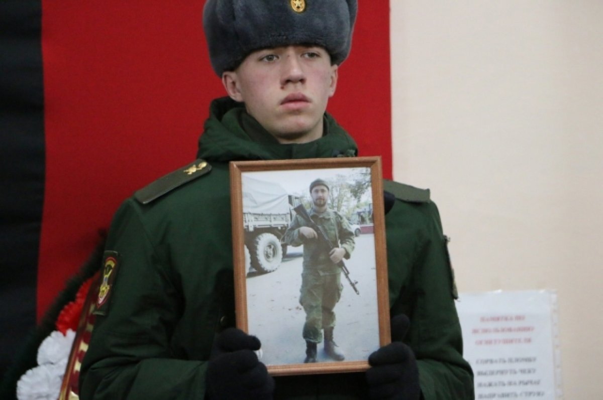    В Орске простились с погибшим в СВО ефрейтором Максимом Новиковым.