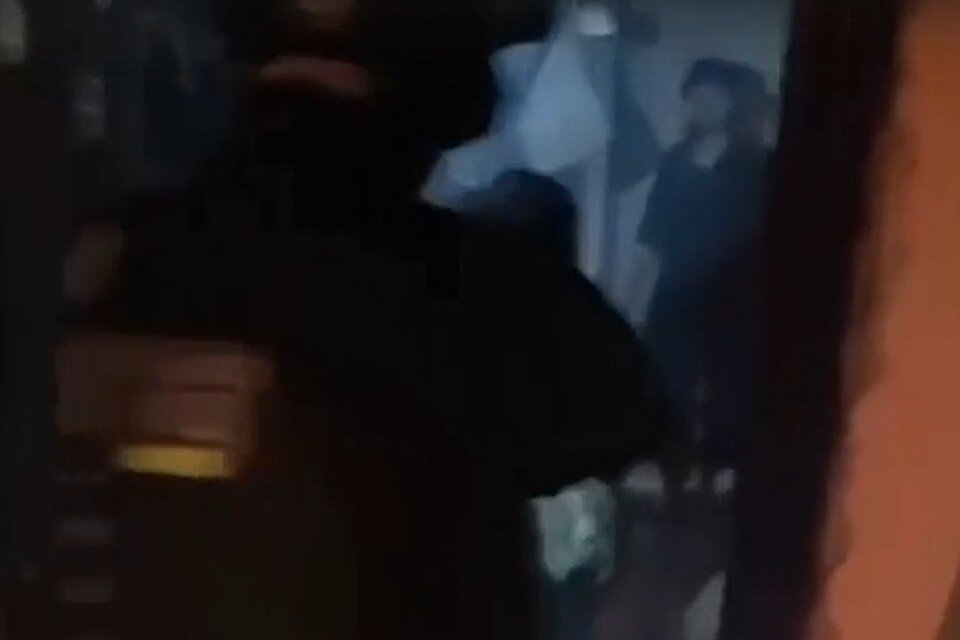     Под Рязанью спецназ задержал оппозиционера, призывавшего к силовому свержению власти. Фото: стоп-кадр видео задержания от МВД.