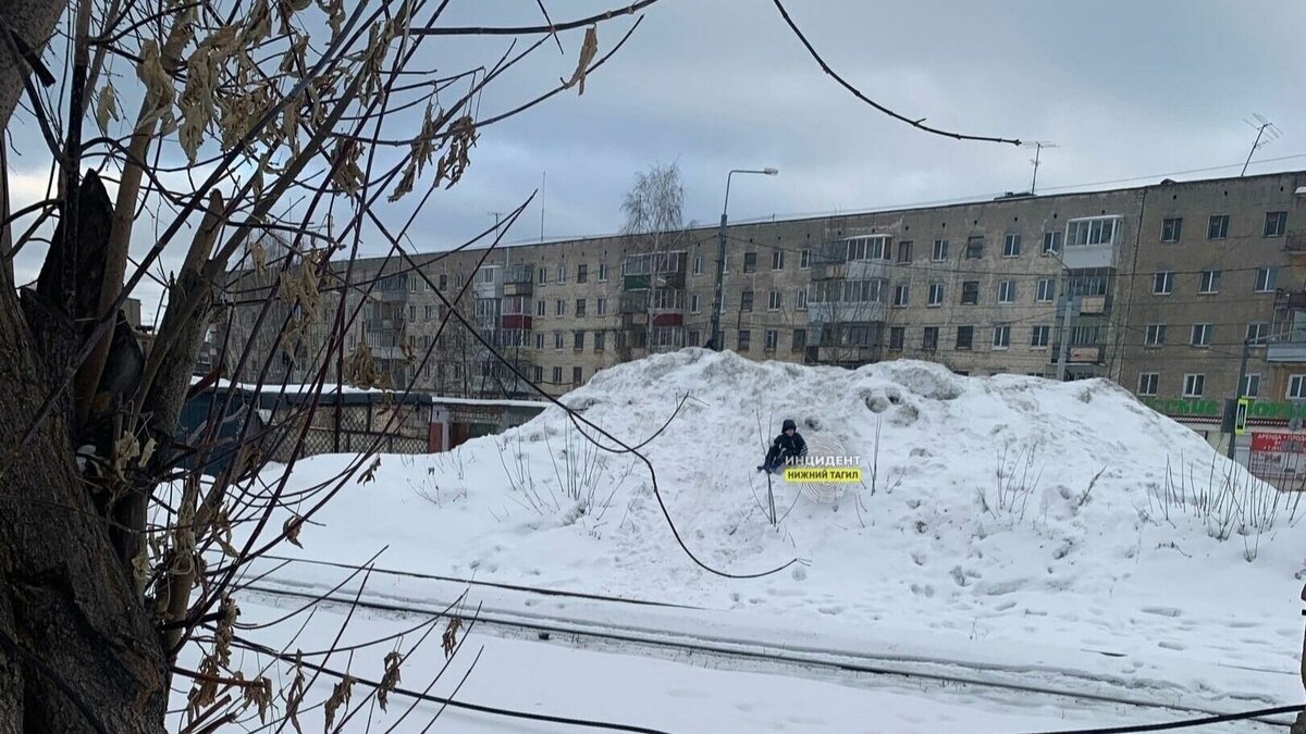 Прокуратура в Нижнем Тагиле проверяет опасную горку у дороги | Новости  Тагила TagilCity.ru | Дзен