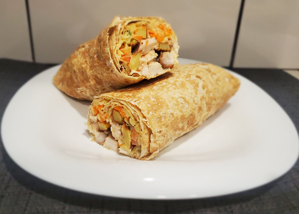 Приготовив домашнюю шаурму с жареным картофелем, вы больше не будете есть покупную шаурму) Это очень простой рецепт, не требует особых усилий, советую попробовать всем!