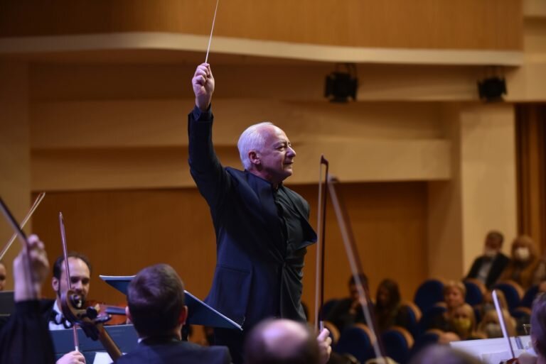    В праздничные выходные Владимир Спиваков выйдет на сцену Оренбургской филармонии Марина Шарт