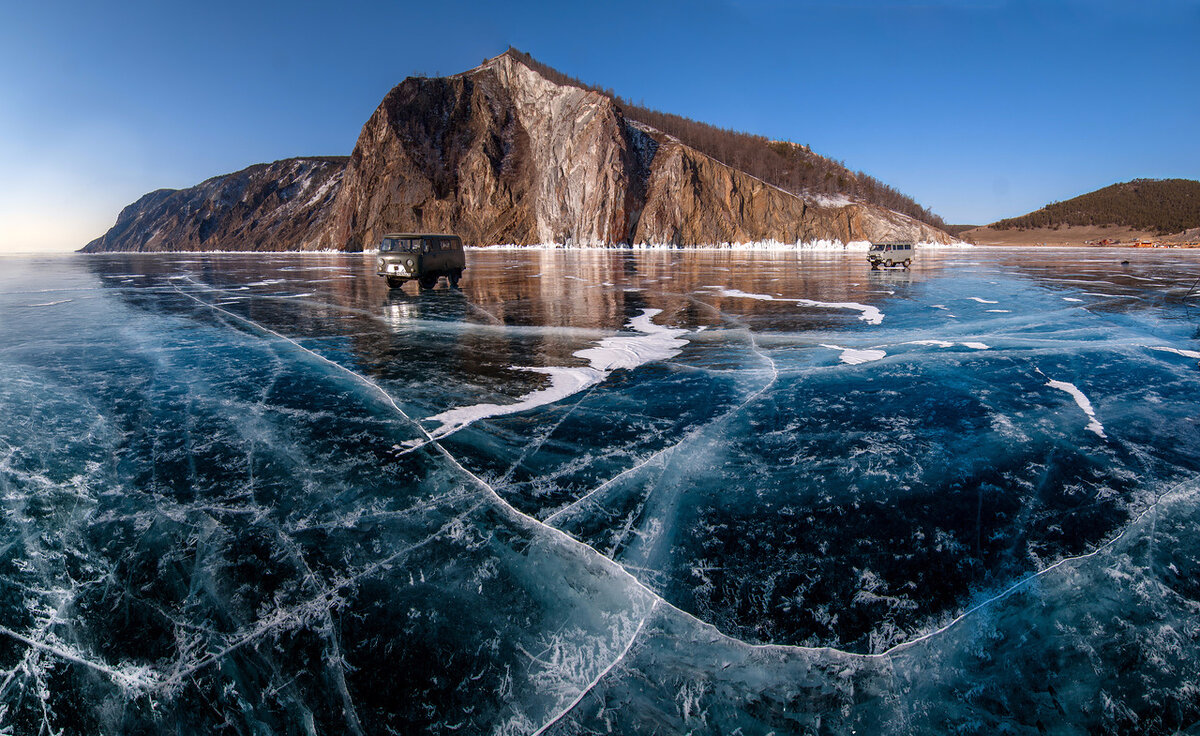 Байкальская зима подходит к концу. Но ещё можно успеть увидеть завораживающий лёд в этом сезоне – осталось два заезда, 11 и 18 марта!