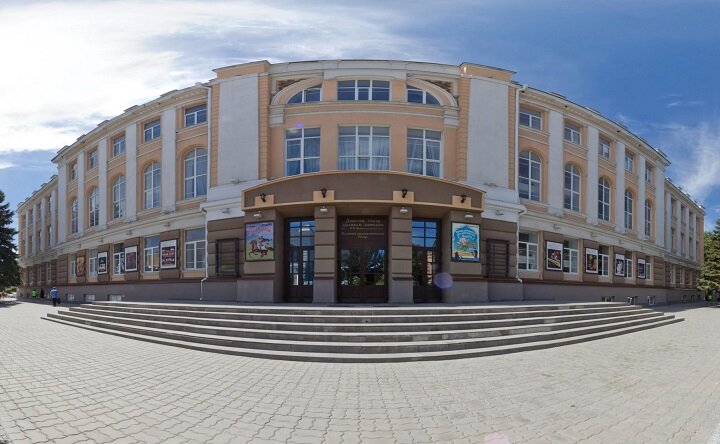 Новочеркасский театр. Фото novocherkassk.bezformata.com
